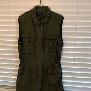 Green pocketed vest